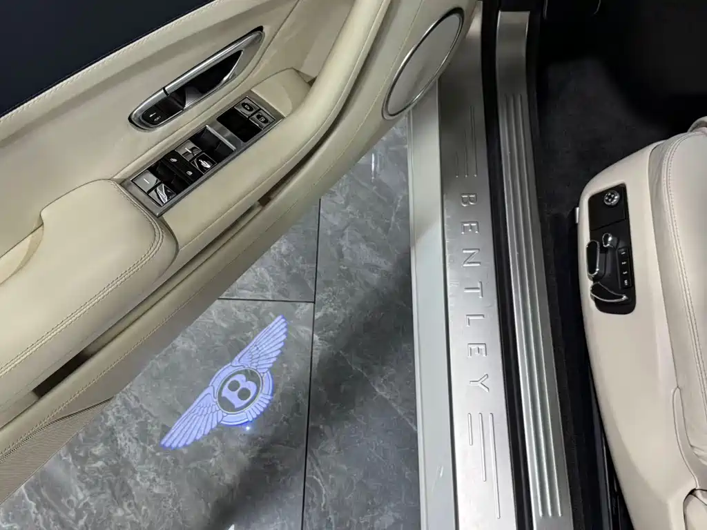 Bentley Continental 2017 — фото 11