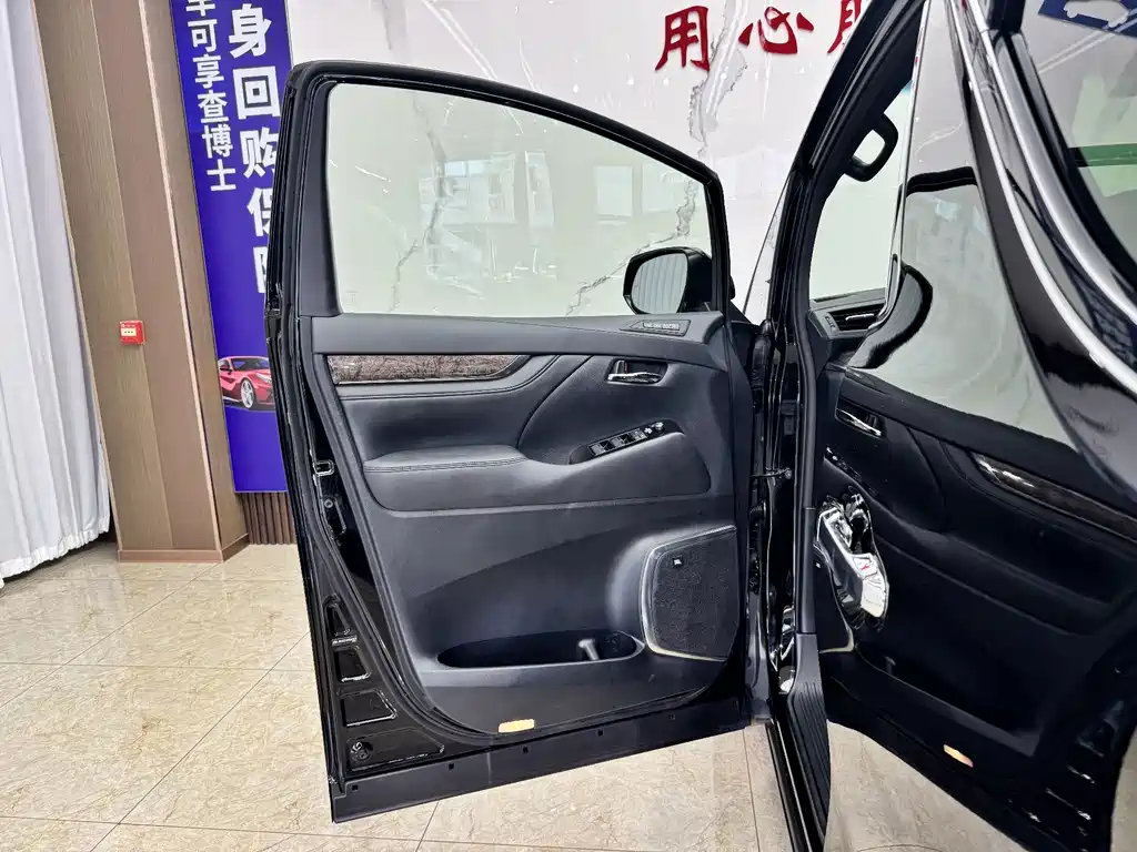 Toyota Alphard 2022 — фото 15