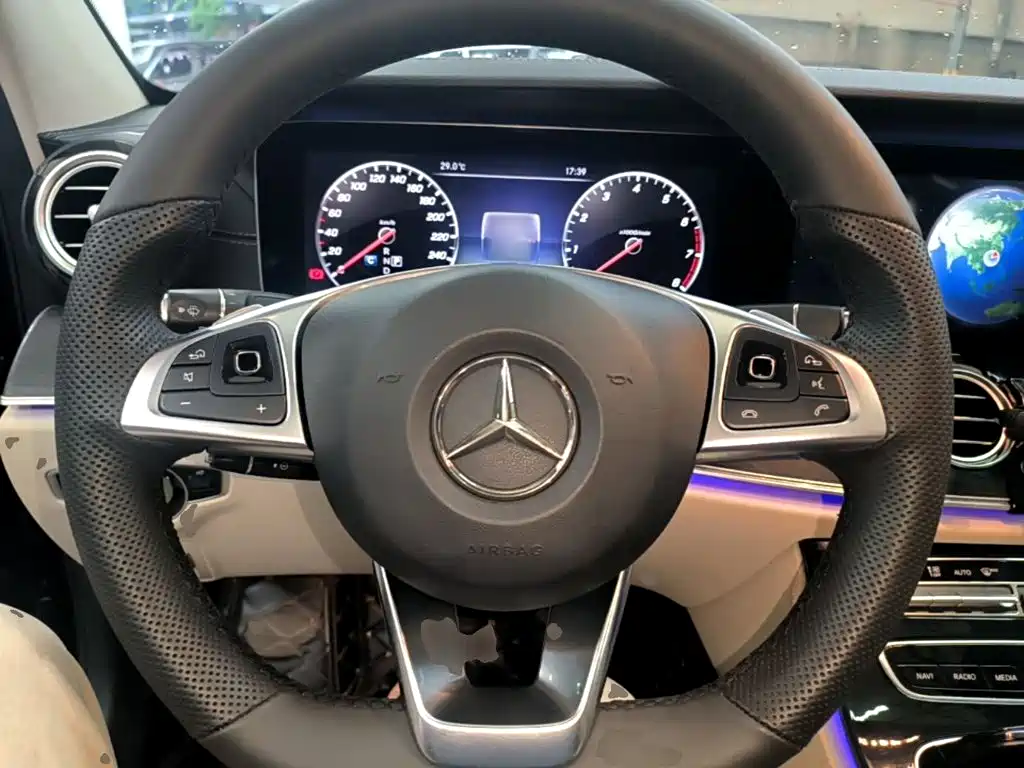 Mercedes-Benz E-Class 2017 — фото 11