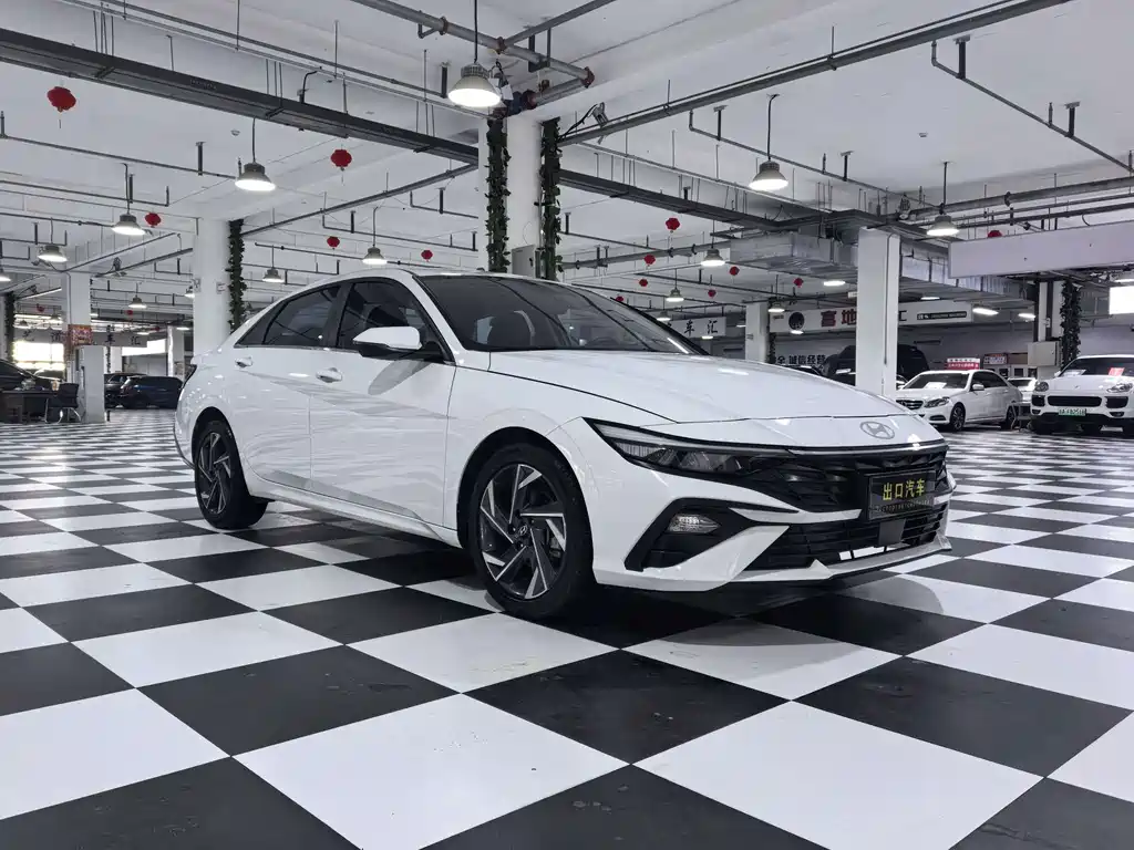 Hyundai Elantra 2023