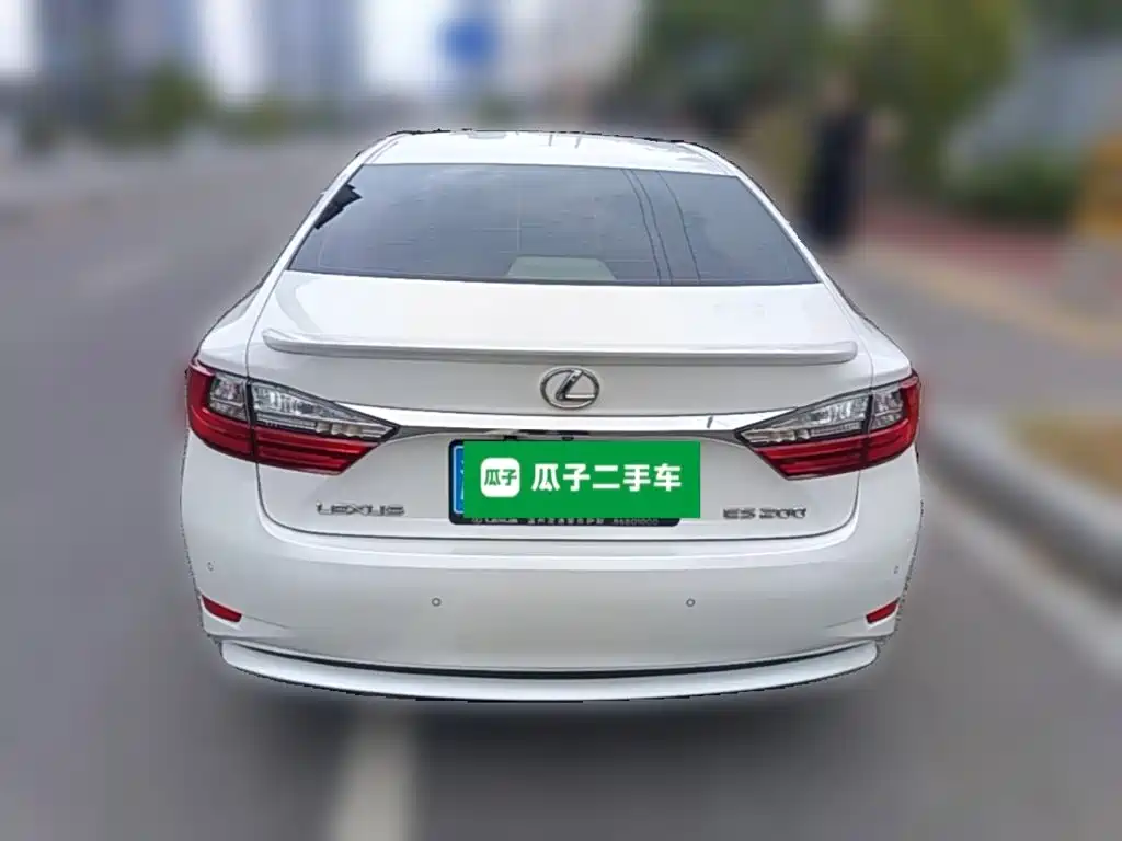Lexus ES 2016 — фото 10