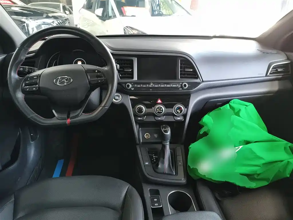 Hyundai Elantra 2020 — фото 10
