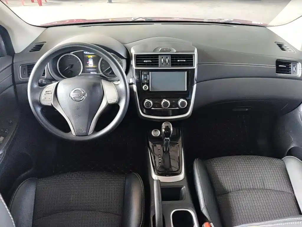 Nissan Tiida 2017 — фото 10