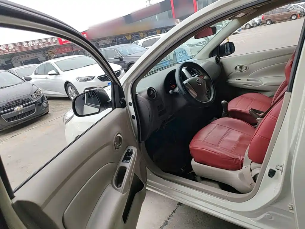 Nissan Sunny 2016 — фото 16