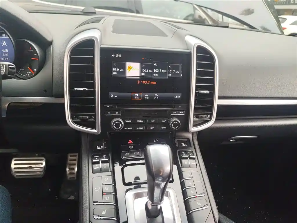 Porsche Cayenne 2017 — фото 13