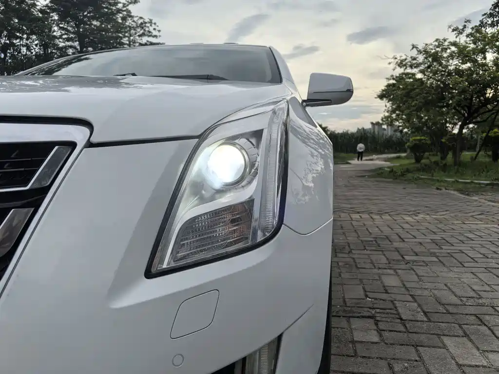 Cadillac XTS 2017 — фото 19