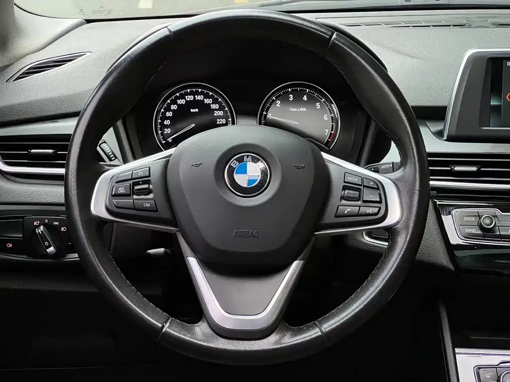 BMW 2 Series Station Wagon 2018 — фото 12