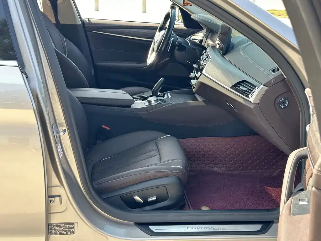 BMW 5 Series 2021 — фото 13