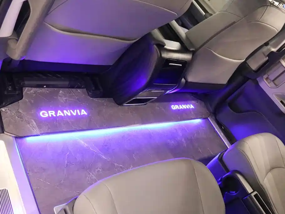 Toyota Granvia 2023 — фото 17