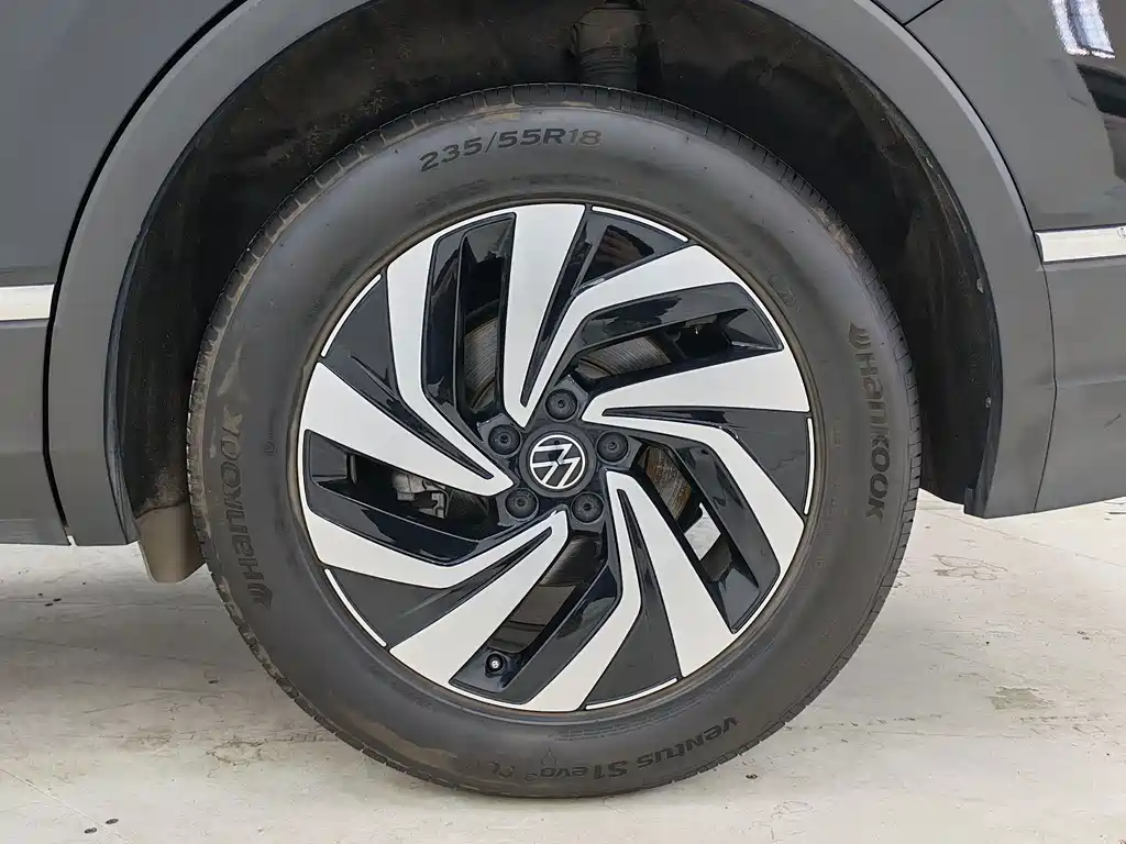 Volkswagen Tiguan L 2023 — фото 16