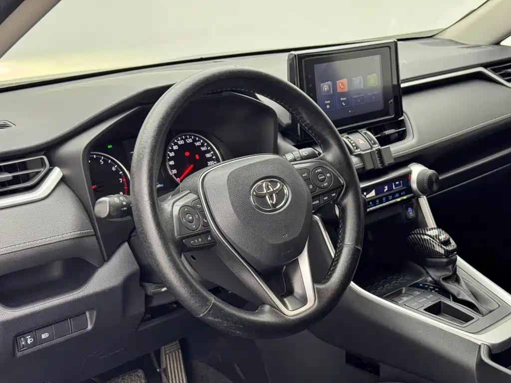 Toyota RAV4 2022 — фото 18