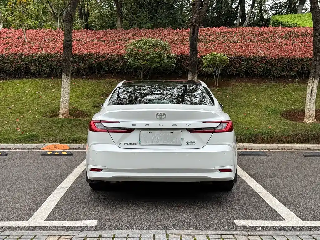 Toyota Camry 2025 — фото 14