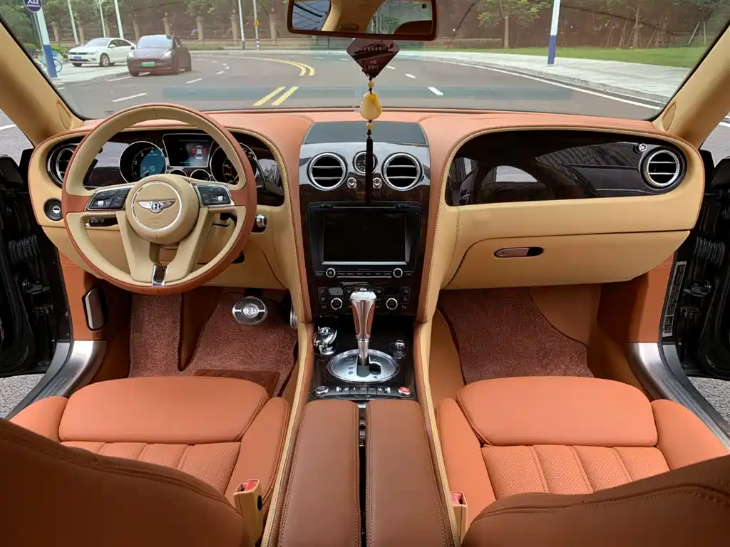 Bentley Flying Spur 2012 — фото 10