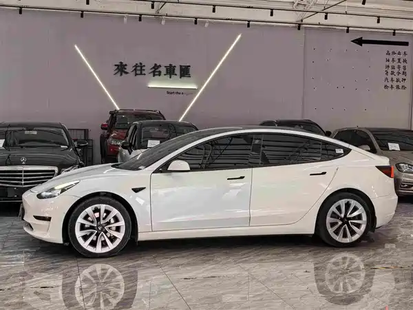 Tesla Model 3 2023
