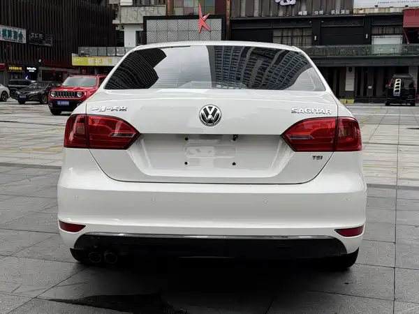 Volkswagen Sagitar 2013