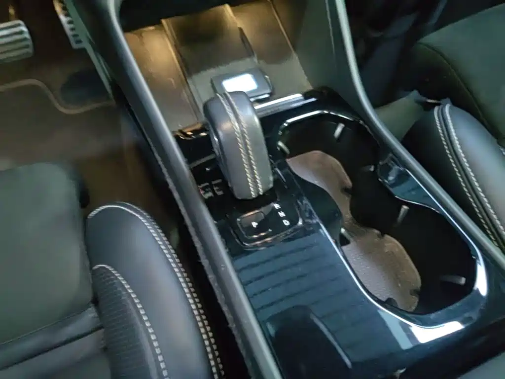 Volvo XC40 New Energy 2021 — фото 14