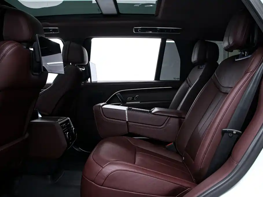Land Rover Range Rover 2024 — фото 18