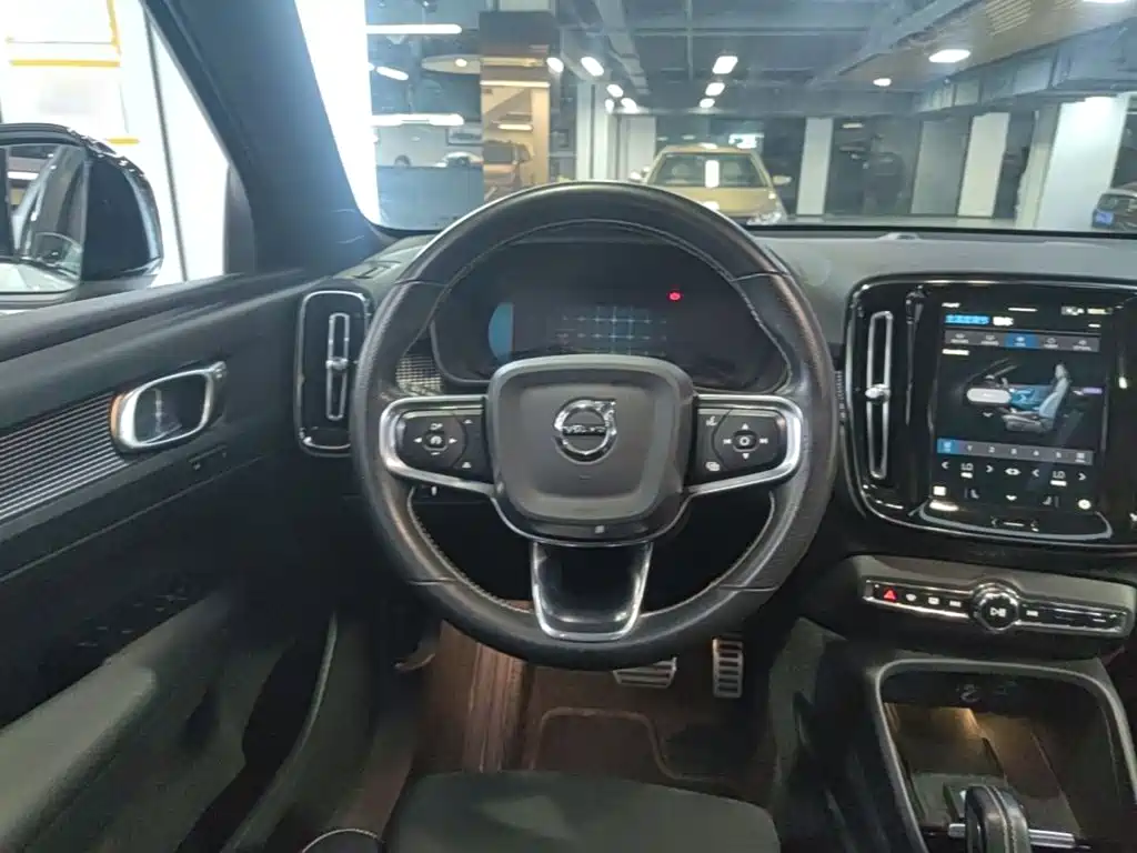 Volvo XC40 New Energy 2021 — фото 11