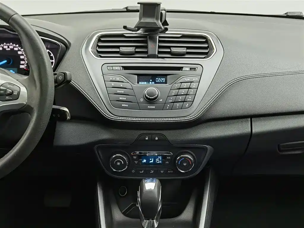 Ford Escort 2016 — фото 12