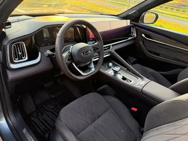 Geely Xingyue L 2025