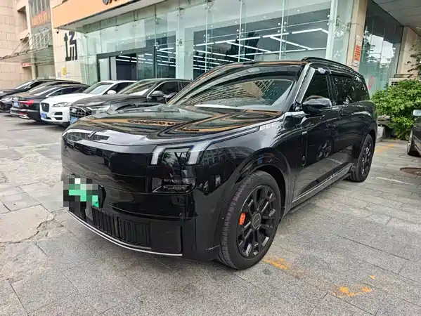 Lynk & Co 900 2025