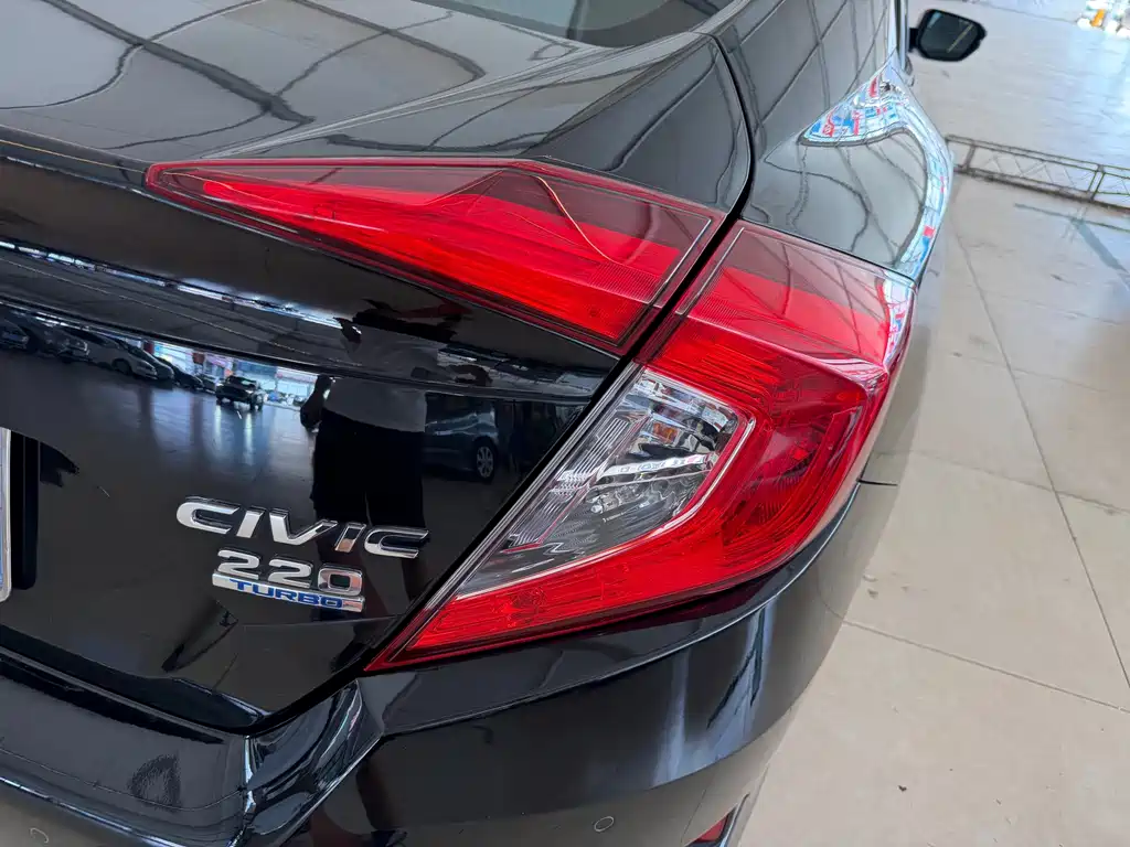 Honda Civic 2017 — фото 9