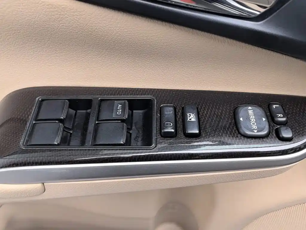 Toyota Camry 2015 — фото 9