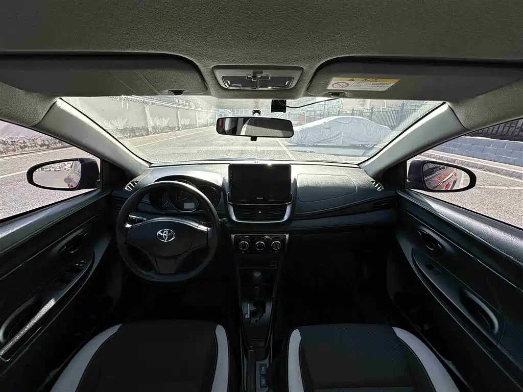 Toyota Yaris L 2021 — фото 6