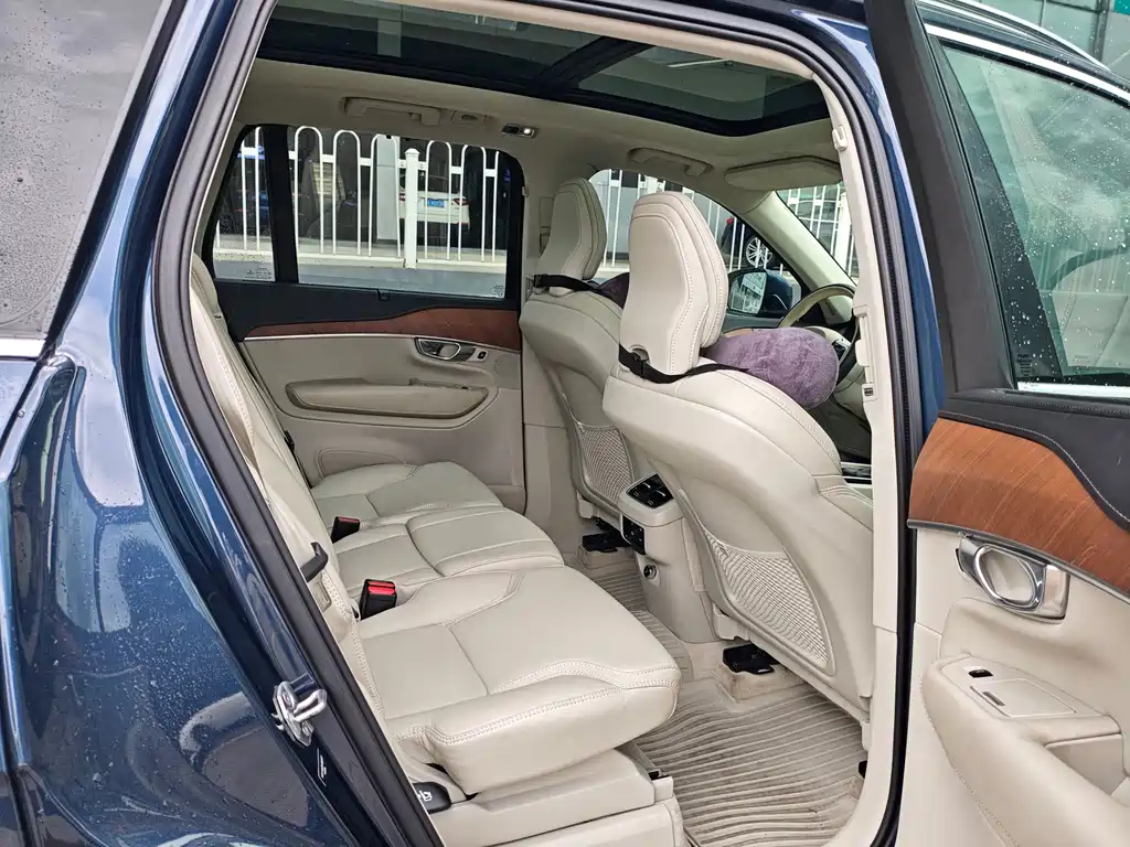 Volvo XC90 2019 — фото 18