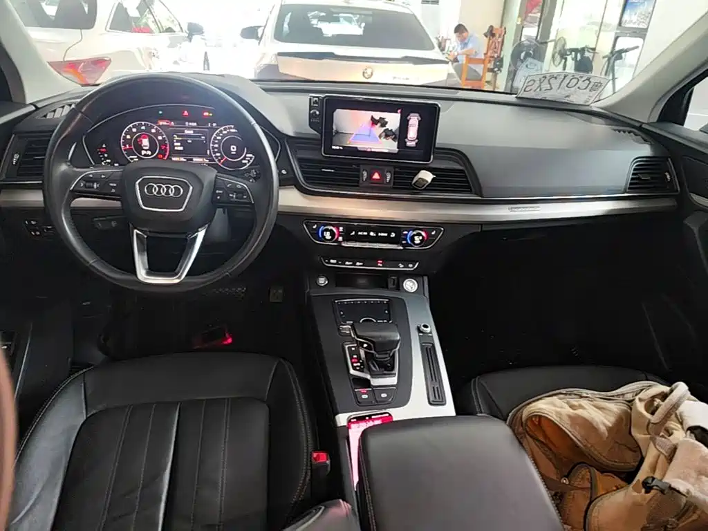 Audi Q5L 2020 — фото 10