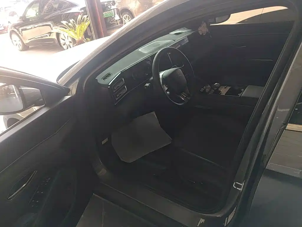 BYD Qin L 2025 — фото 16