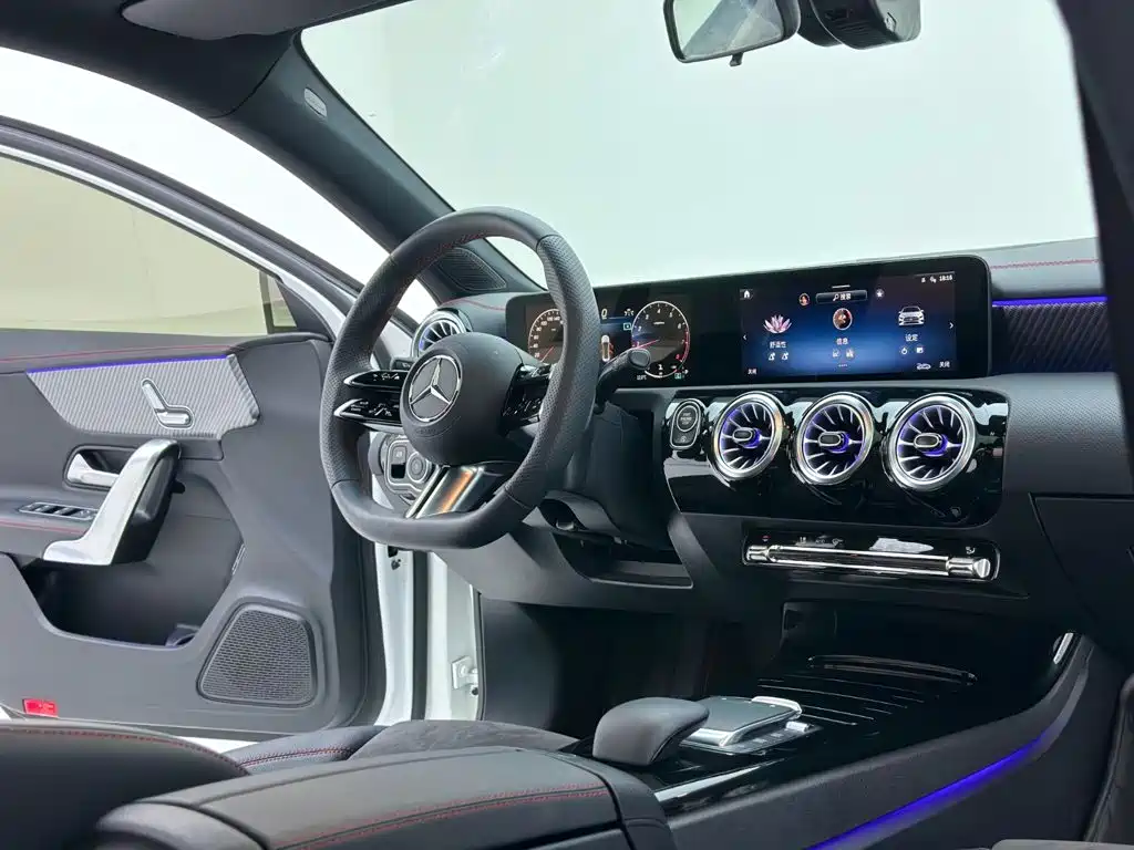 Mercedes-Benz A-Class 2024 — фото 17