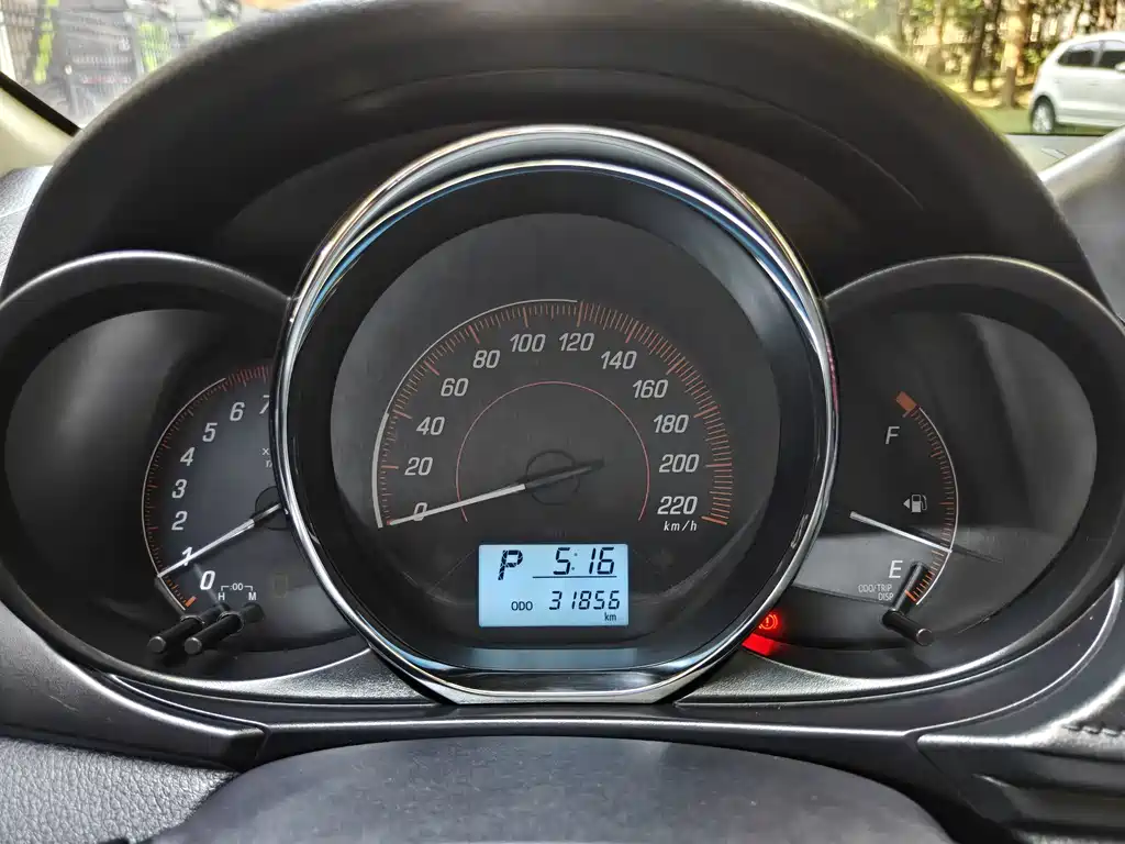 Toyota Yaris L 2020 — фото 12