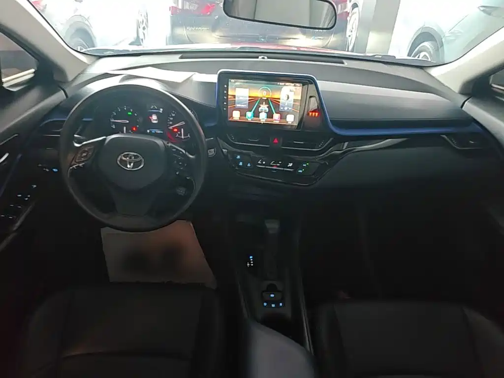 Toyota C-HR 2021 — фото 10