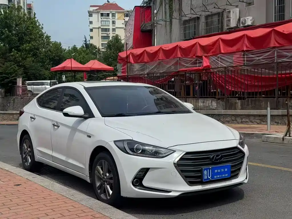 Hyundai Elantra 2018 — фото 3