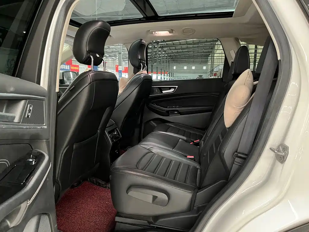 Ford Edge 2016 — фото 12