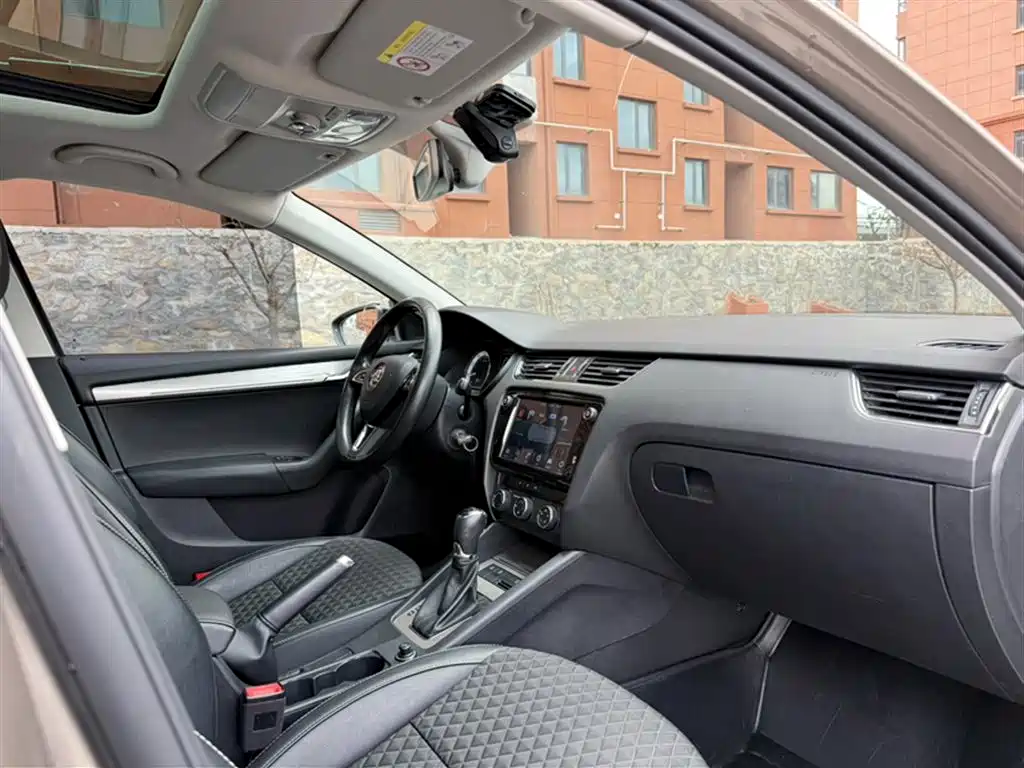 Skoda Octavia 2018 — фото 20