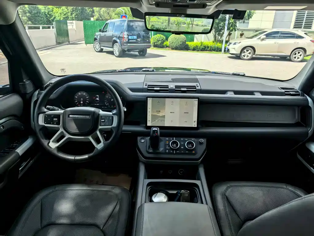 Land Rover Defender 2023 — фото 11