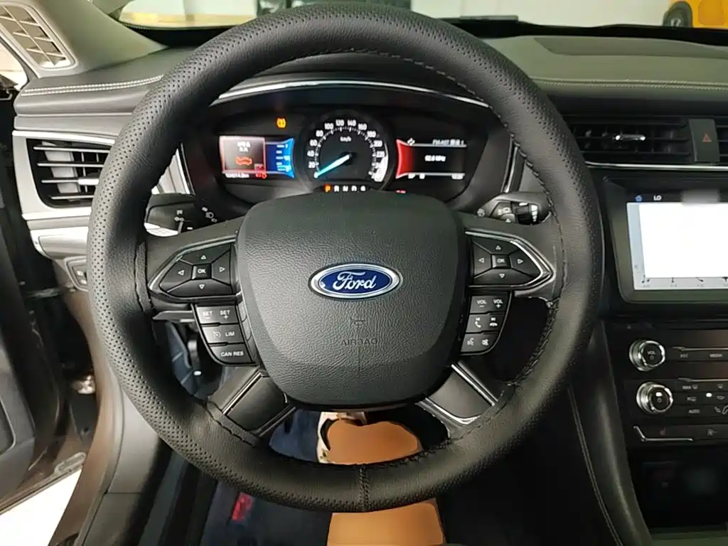 Ford Taurus 2017 — фото 11