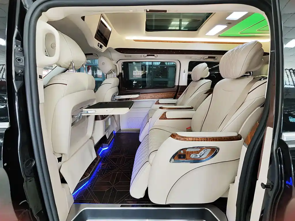 Mercedes-Benz V-Class 2020 — фото 10