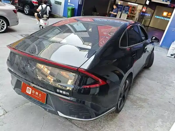 Wuling Starlight 2024