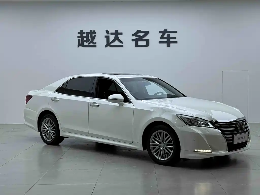 Toyota Crown 2017 — фото 16