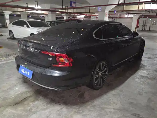 Volvo S90 2025