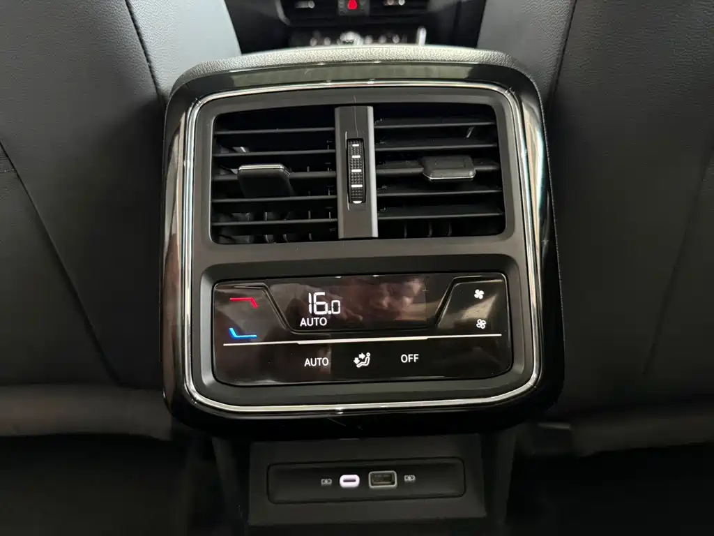 Volkswagen Passat 2023 — фото 18