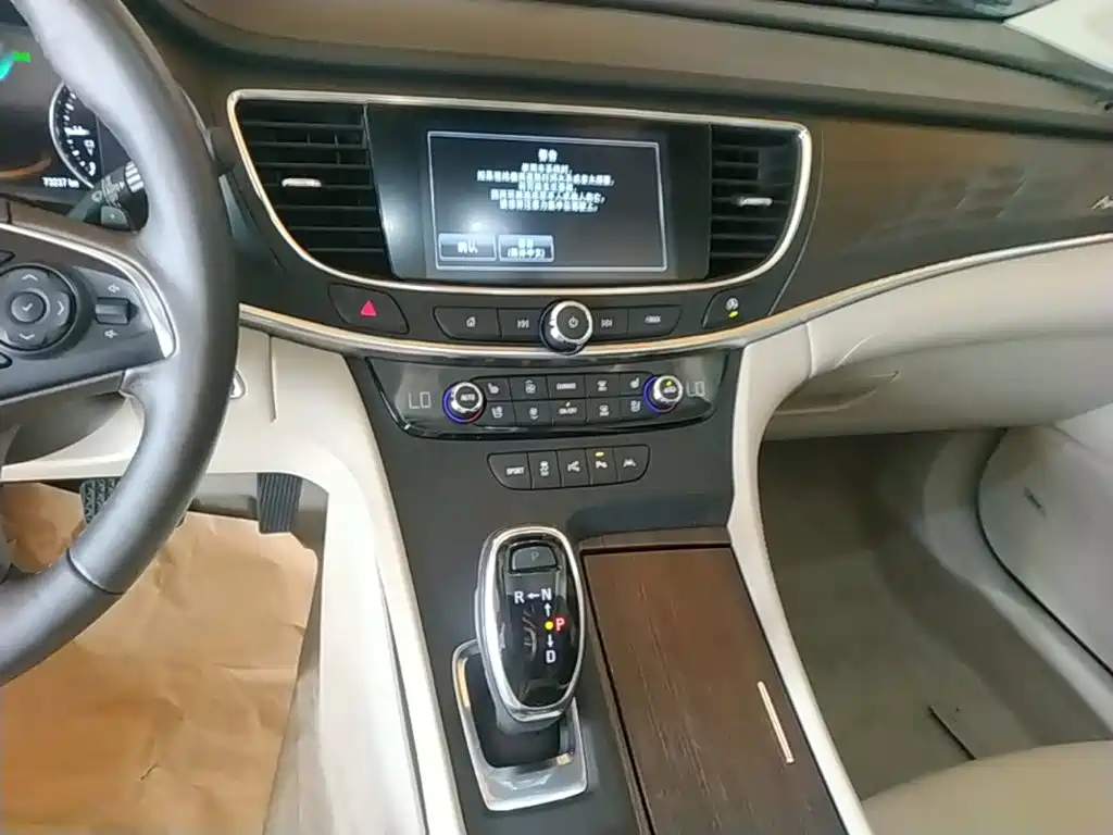 Buick LaCrosse 2018 — фото 13