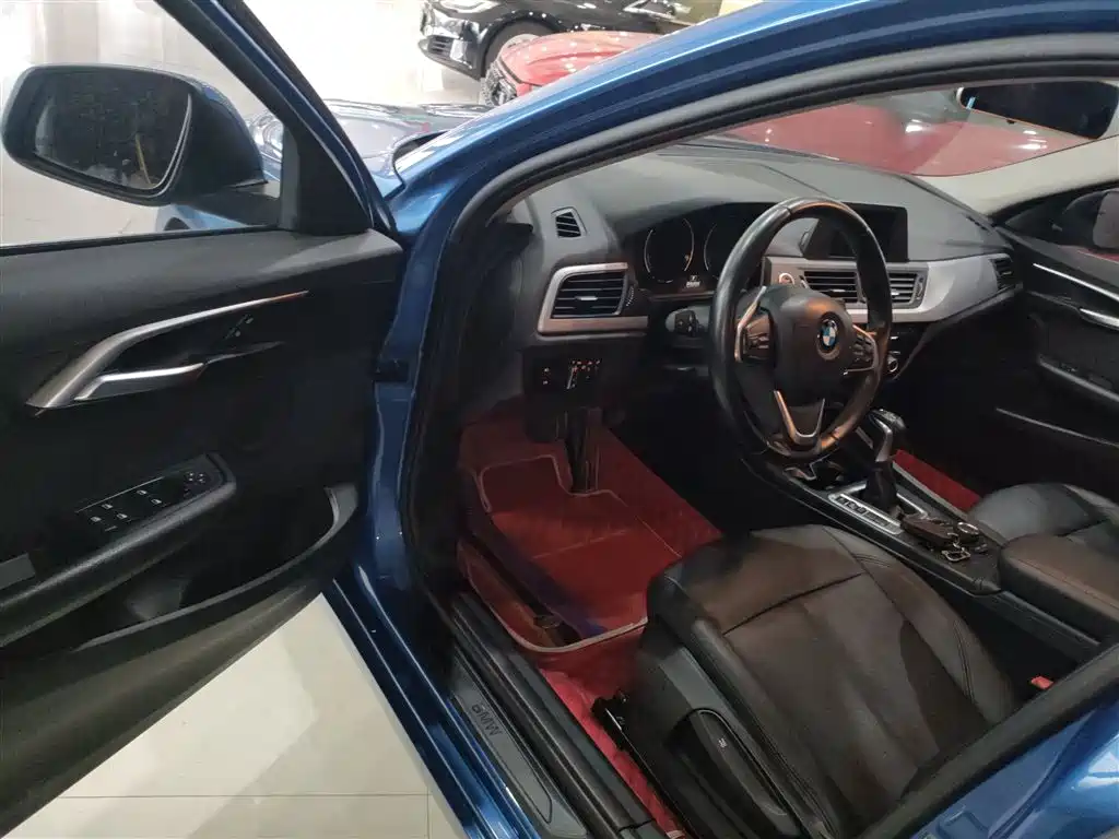 BMW 1 Series 2018 — фото 16