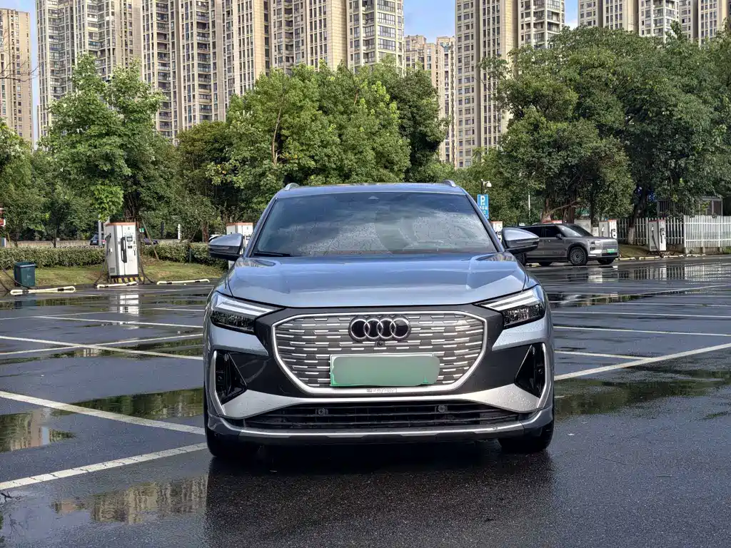 Audi Q4 E-Tron 2023 — фото 2