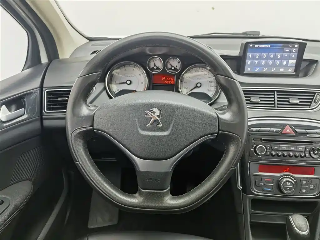 Peugeot 308 2016 — фото 11