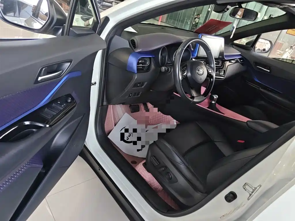 Toyota C-HR 2020 — фото 11