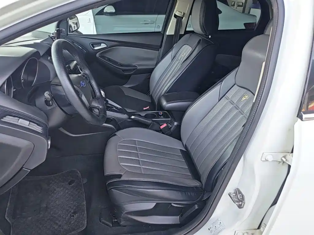 Ford Focus 2014 — фото 15